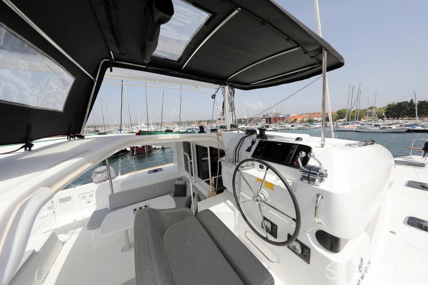 Lagoon 40 - Yacht Charter Sailica