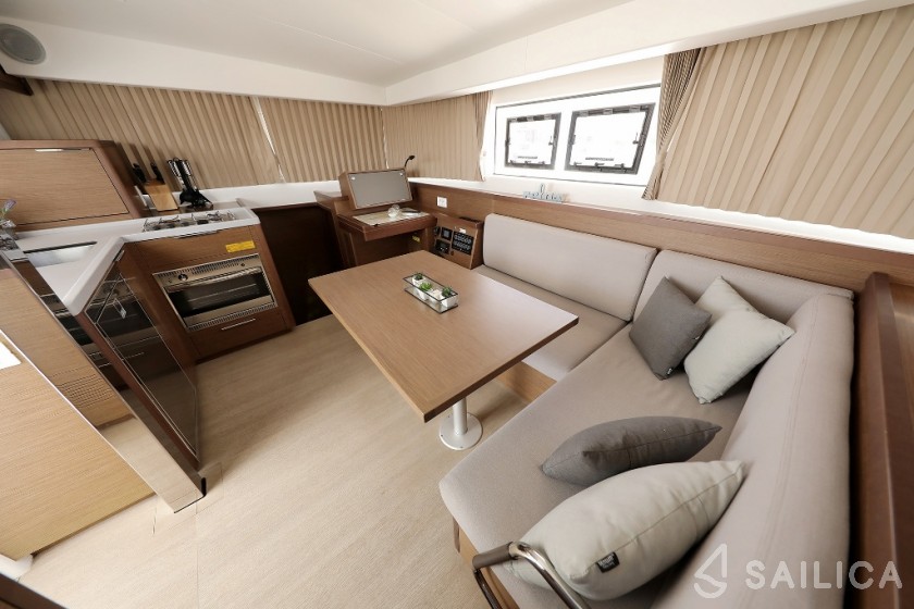 Lagoon 40 - Yacht Charter Sailica