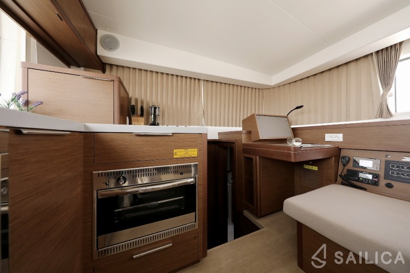 Lagoon 40 - Yacht Charter Sailica