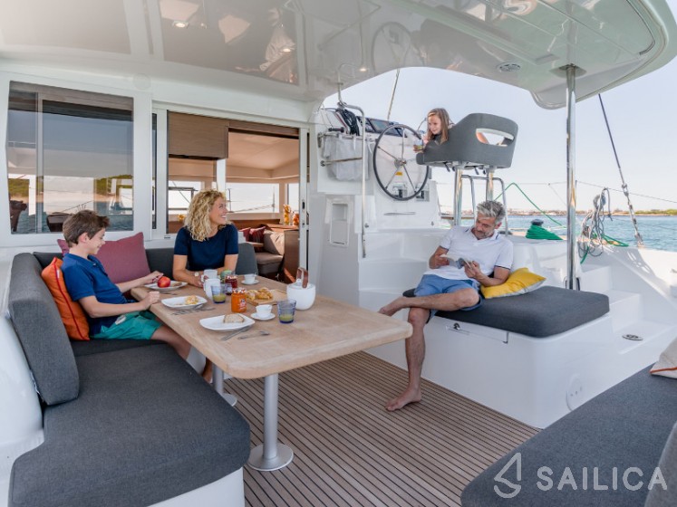 Lagoon 40 - Yacht Charter Sailica
