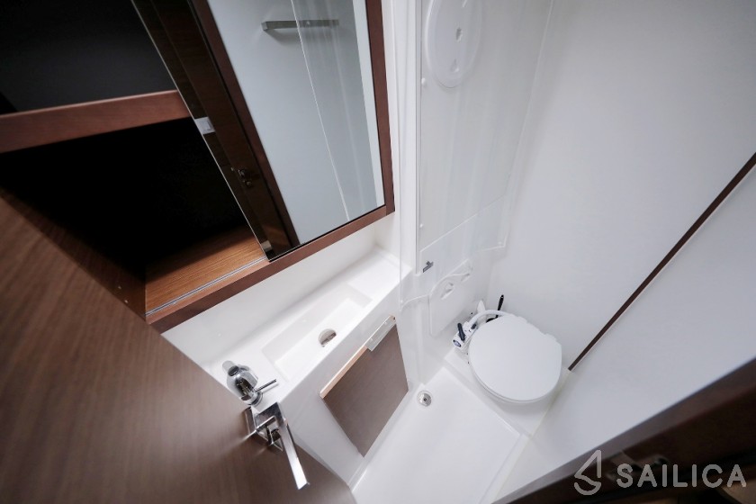 Lagoon 40 - Yacht Charter Sailica
