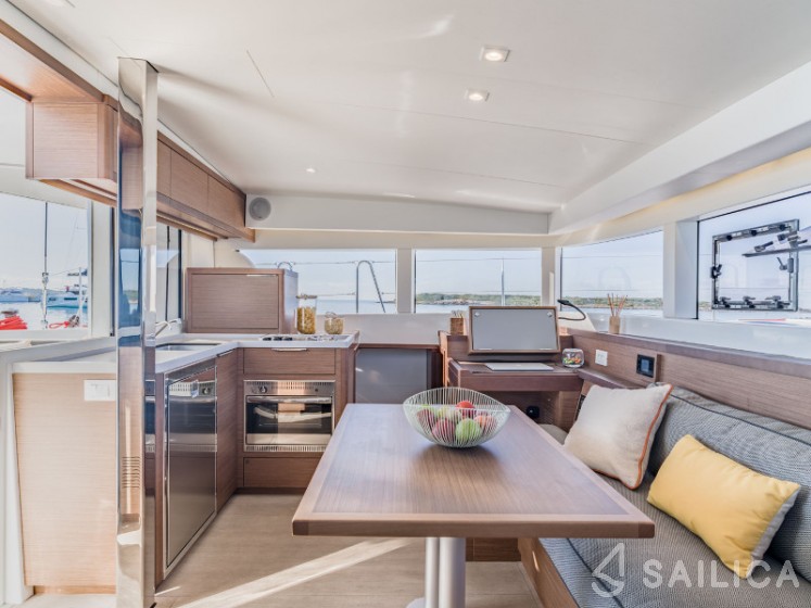 Lagoon 40 - Yacht Charter Sailica