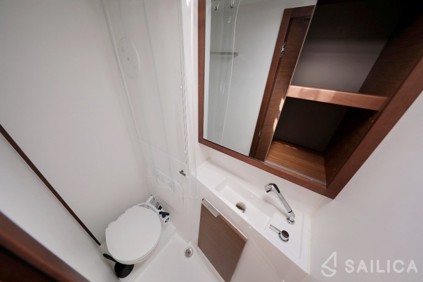 Lagoon 40 - Yacht Charter Sailica