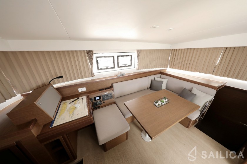 Lagoon 40 - Yacht Charter Sailica