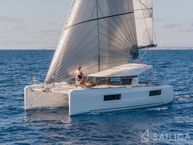 Lagoon 40 - Yacht Charter Sailica