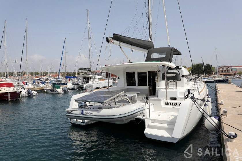 Lagoon 40 - Yacht Charter Sailica