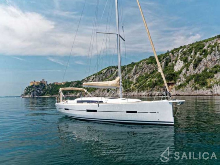 Dufour 412 GL - Yacht Charter Sailica