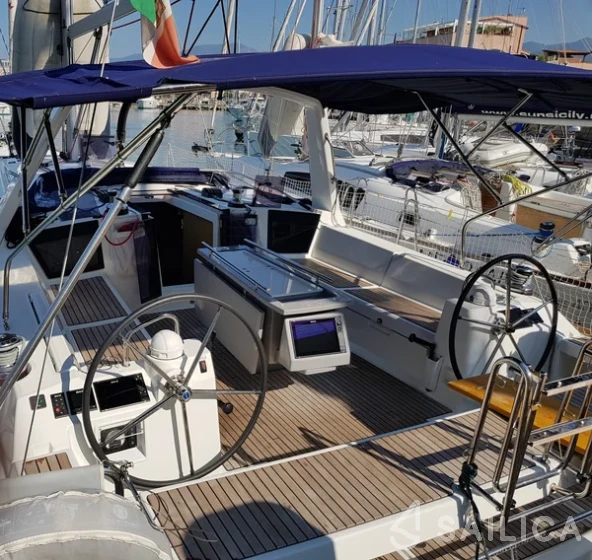 Oceanis 45 - Yacht Charter Sailica