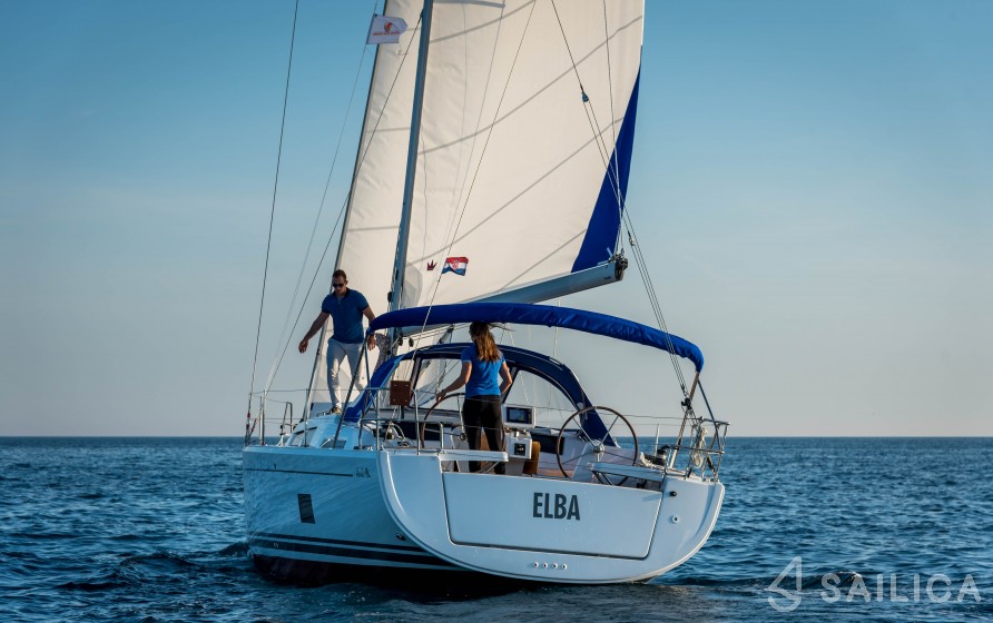 Hanse 418 - Yacht Charter Sailica