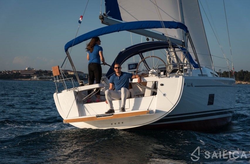 Hanse 418 - Yacht Charter Sailica