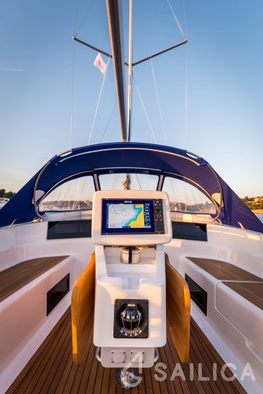 Hanse 418 - Yacht Charter Sailica
