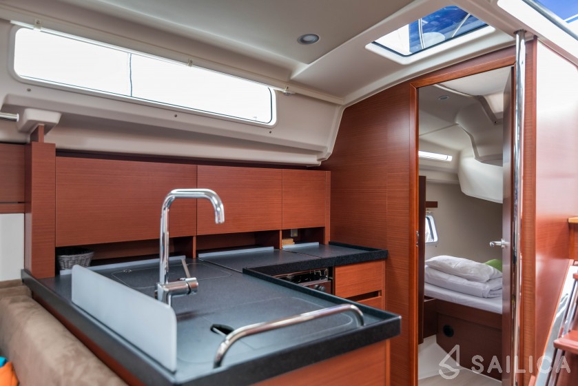 Hanse 418 - Yacht Charter Sailica