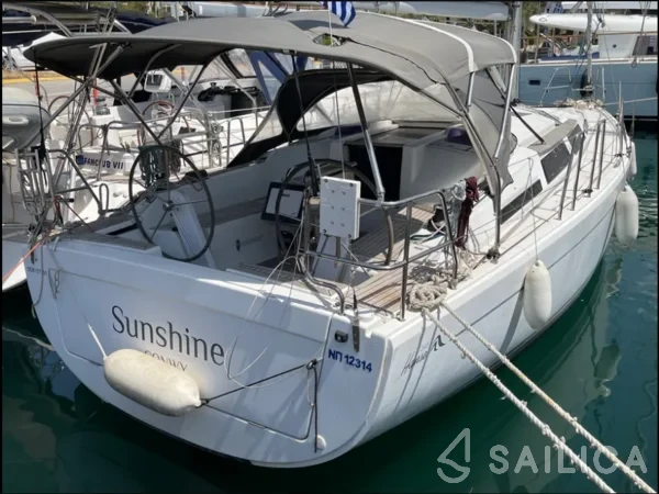 Hanse 345 - Yacht Charter Sailica