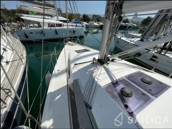 Hanse 345 - Yacht Charter Sailica