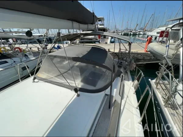 Hanse 345 - Yacht Charter Sailica