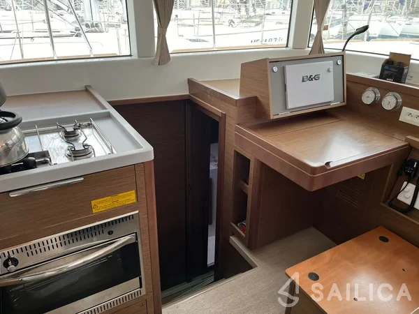 Lagoon 40 - Yacht Charter Sailica