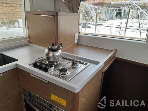 Lagoon 40 - Yacht Charter Sailica