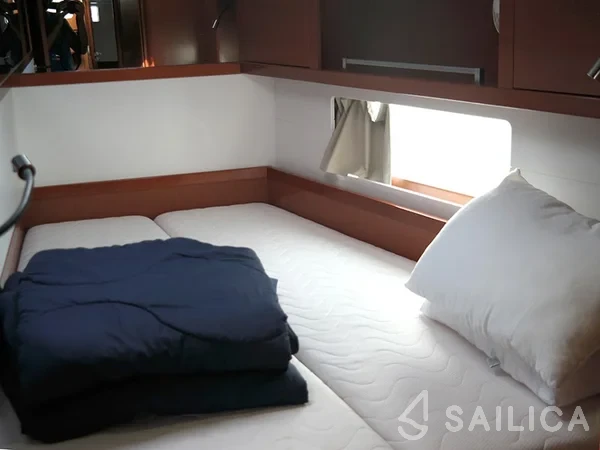 Oceanis 55 - Yacht Charter Sailica