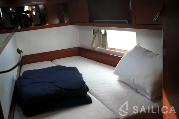 Oceanis 55 - Yacht Charter Sailica