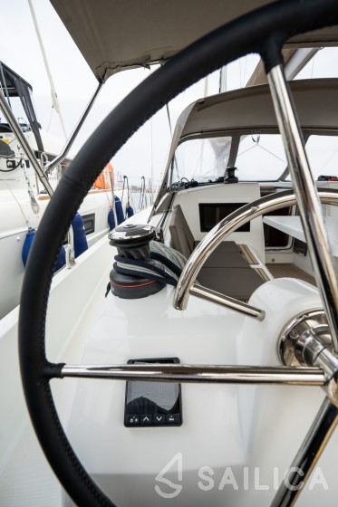 Sun Odyssey 410 - Yacht Charter Sailica