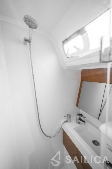 Sun Odyssey 410 - Yacht Charter Sailica