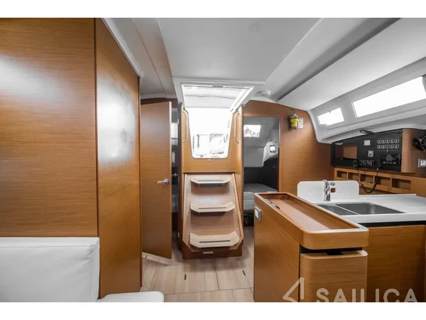 Sun Odyssey 410 - Yacht Charter Sailica