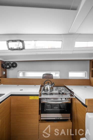 Sun Odyssey 410 - Yacht Charter Sailica