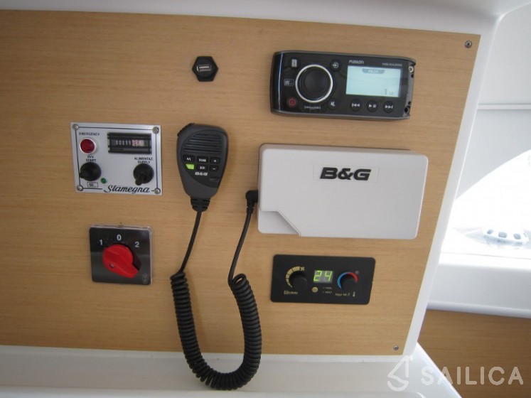 Lagoon 380 - Yacht Charter Sailica