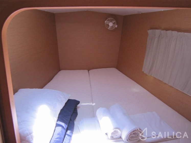 Lagoon 380 - Yacht Charter Sailica