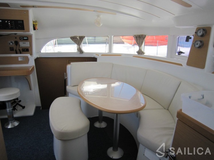 Lagoon 380 - Yacht Charter Sailica