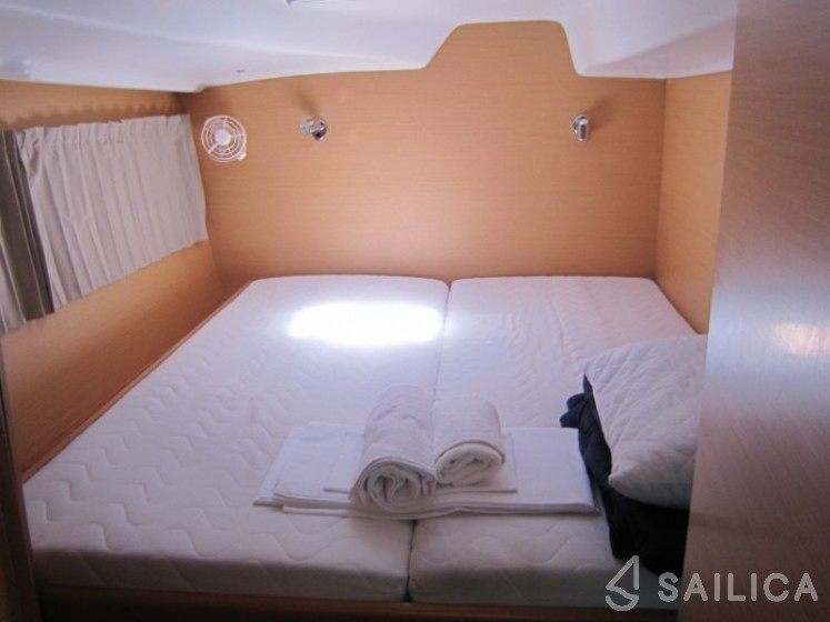 Lagoon 380 - Yacht Charter Sailica