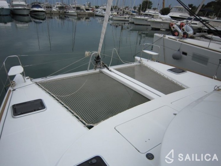 Lagoon 380 - Yacht Charter Sailica