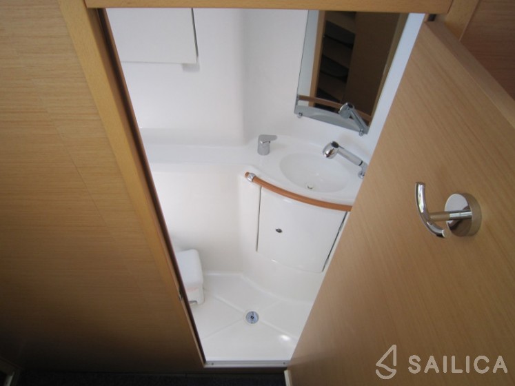 Lagoon 380 - Yacht Charter Sailica