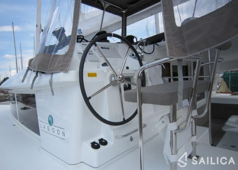 Lagoon 400 S2 - Yacht Charter Sailica