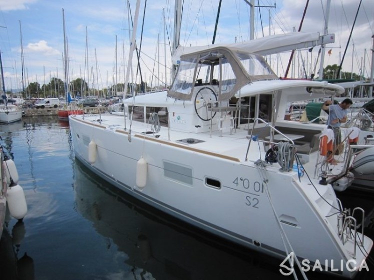 Lagoon 400 S2 - Yacht Charter Sailica
