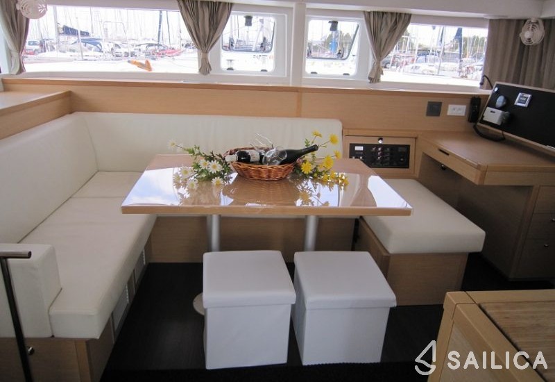 Lagoon 400 S2 - Yacht Charter Sailica