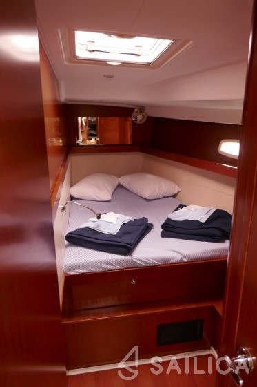 Oceanis 50 - Yacht Charter Sailica