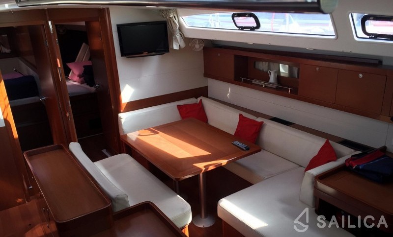 Oceanis 50 - Yacht Charter Sailica