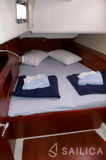 Oceanis 50 - Yacht Charter Sailica