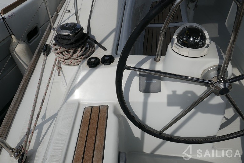 Oceanis 50 - Yacht Charter Sailica