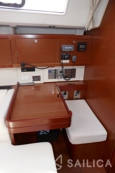 Oceanis 50 - Yacht Charter Sailica