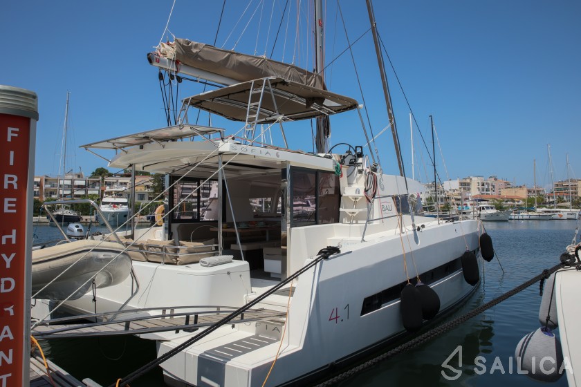Bali 4.1 - Yacht Charter Sailica