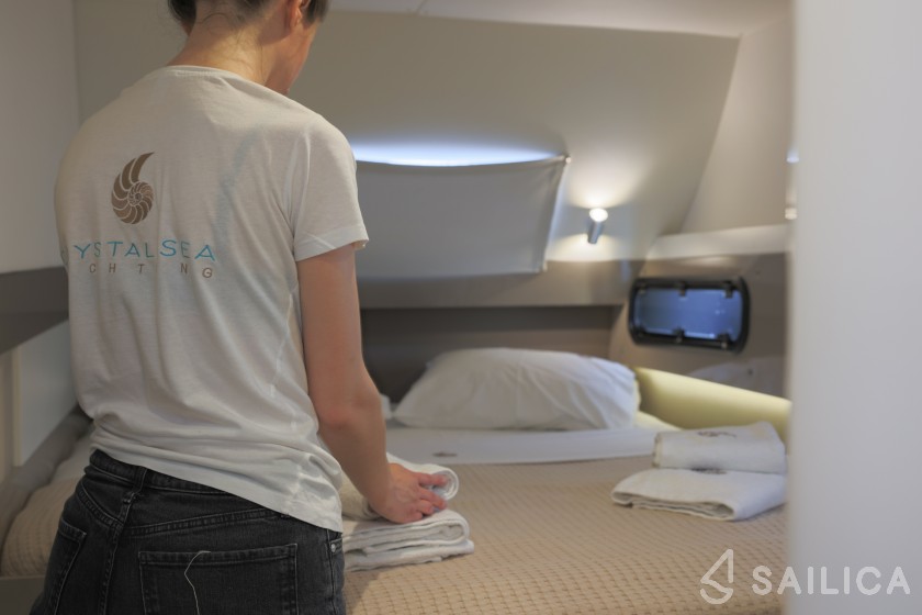 Bali 4.1 - Yacht Charter Sailica