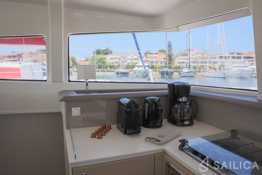 Bali 4.1 - Yacht Charter Sailica