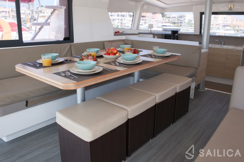 Bali 4.1 - Yacht Charter Sailica
