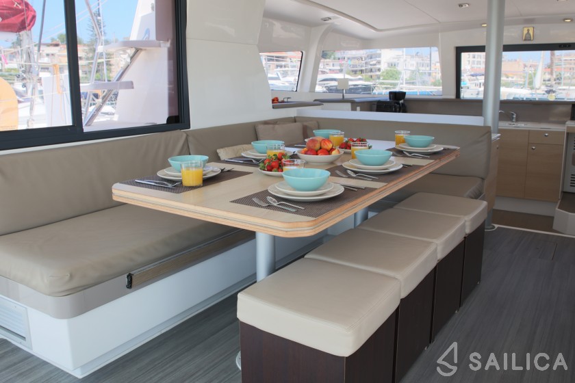 Bali 4.1 - Yacht Charter Sailica