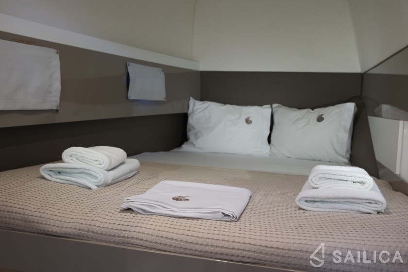 Bali 4.1 - Yacht Charter Sailica