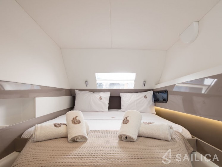 Bali 4.1 - Yacht Charter Sailica