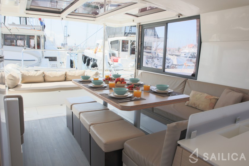 Bali 4.1 - Yacht Charter Sailica
