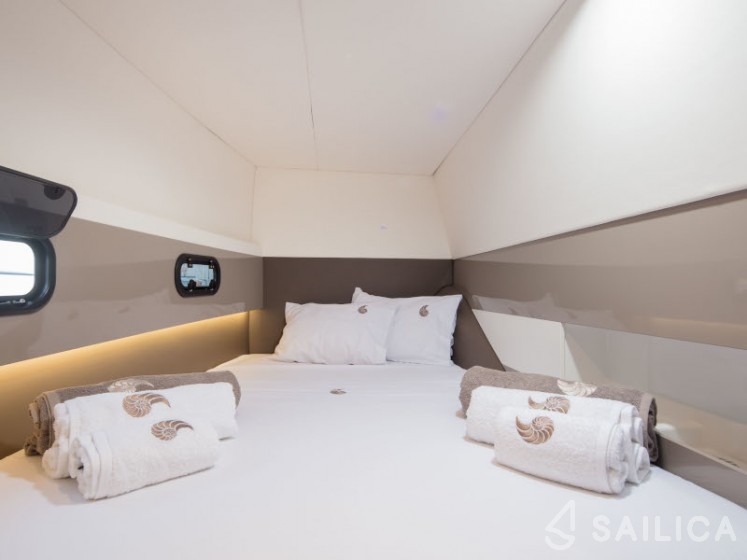 Bali 4.1 - Yacht Charter Sailica